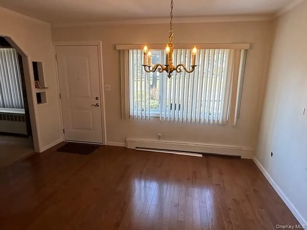 11 Arbor Street Great Neck NY 11021