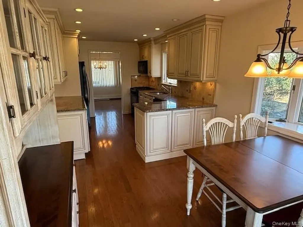 11 Arbor Street Great Neck NY 11021