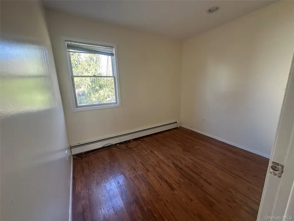 106 Woods Drive Roslyn NY 11576