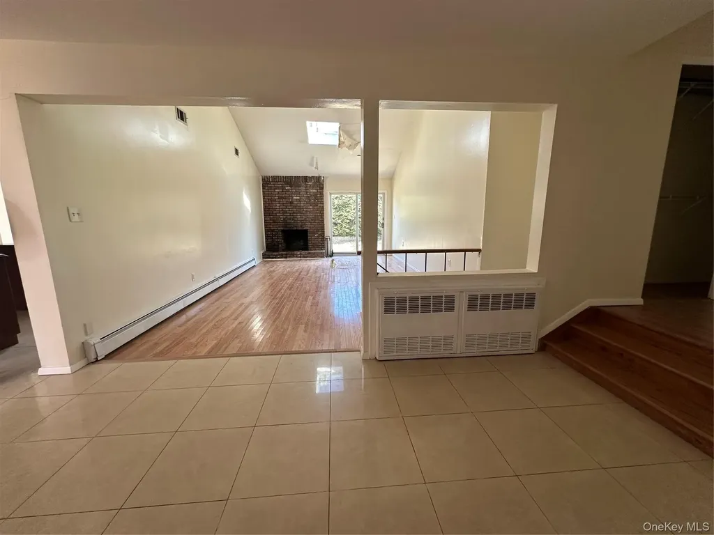 106 Woods Drive Roslyn NY 11576