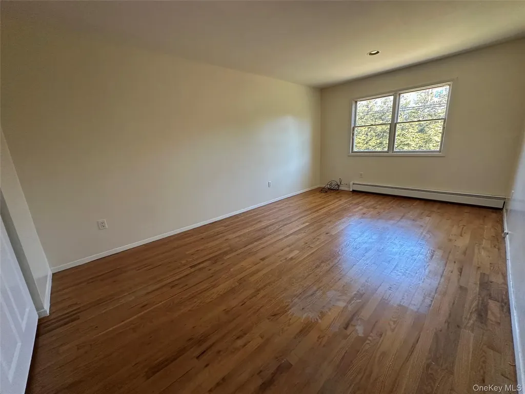 106 Woods Drive Roslyn NY 11576