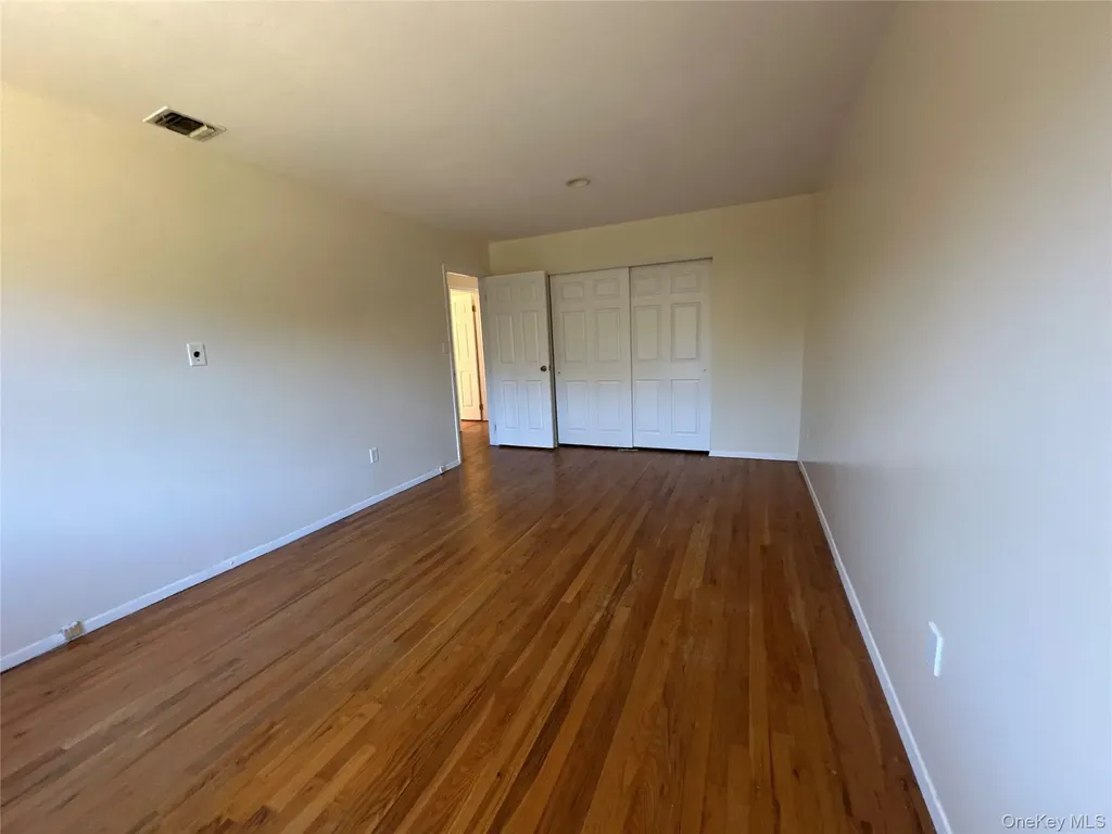 106 Woods Drive Roslyn NY 11576
