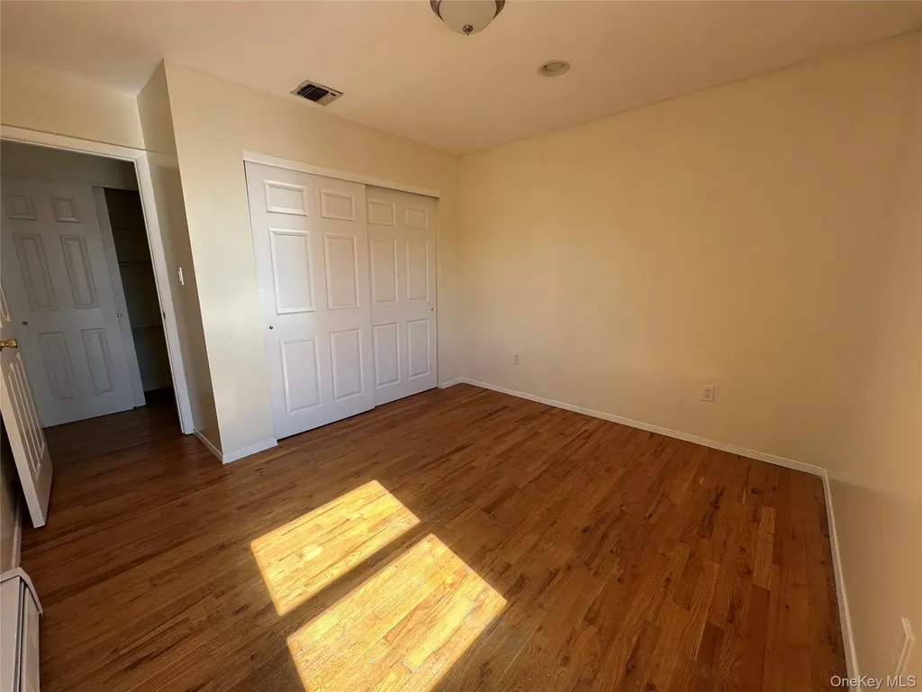 106 Woods Drive Roslyn NY 11576