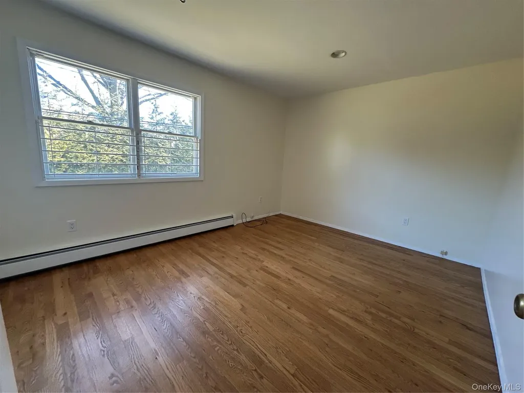 106 Woods Drive Roslyn NY 11576