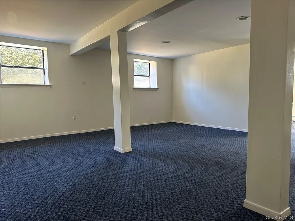 106 Woods Drive Roslyn NY 11576