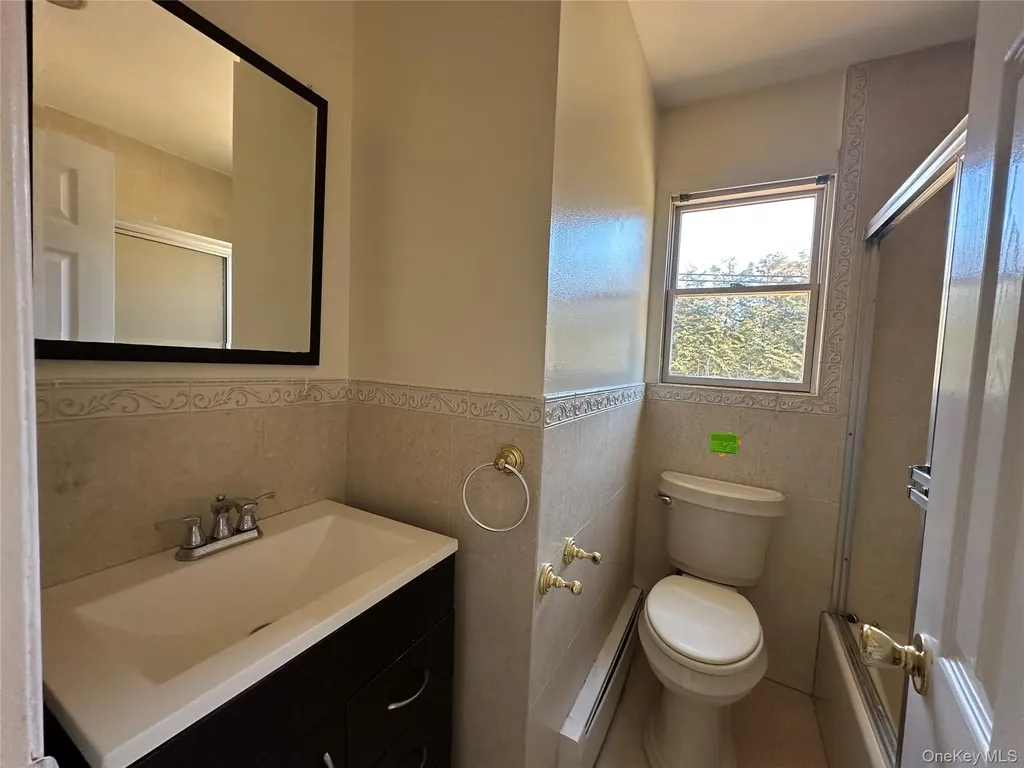106 Woods Drive Roslyn NY 11576