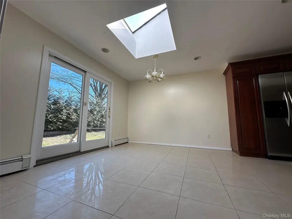 106 Woods Drive Roslyn NY 11576