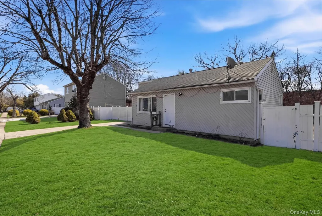 17 Cedar Street Central Islip NY 11722