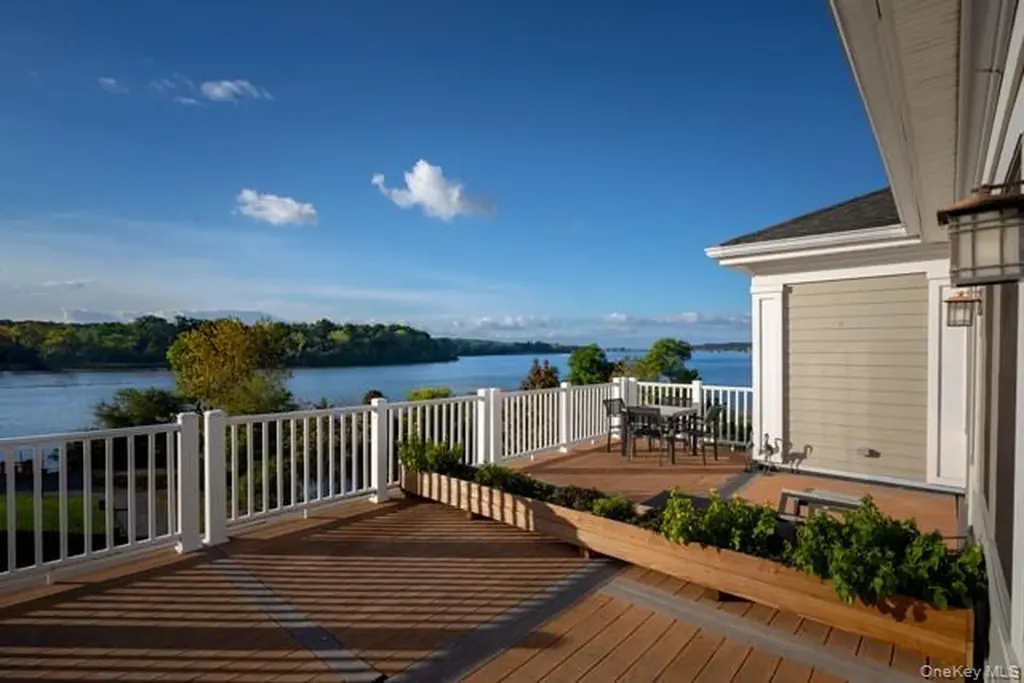 61 Bryant Avenue Roslyn Harbor NY 11576