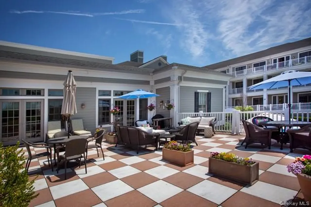 61 Bryant Avenue Roslyn Harbor NY 11576
