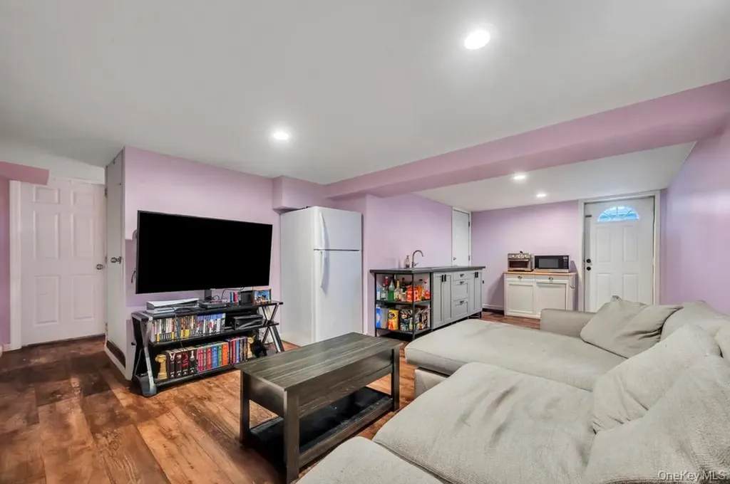 159 Dawn Drive Centereach NY 11720