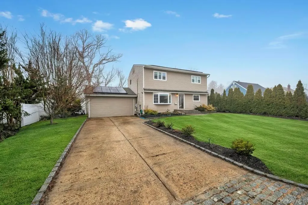 159 Dawn Drive Centereach NY 11720