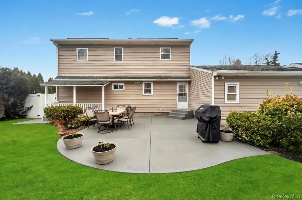 159 Dawn Drive Centereach NY 11720