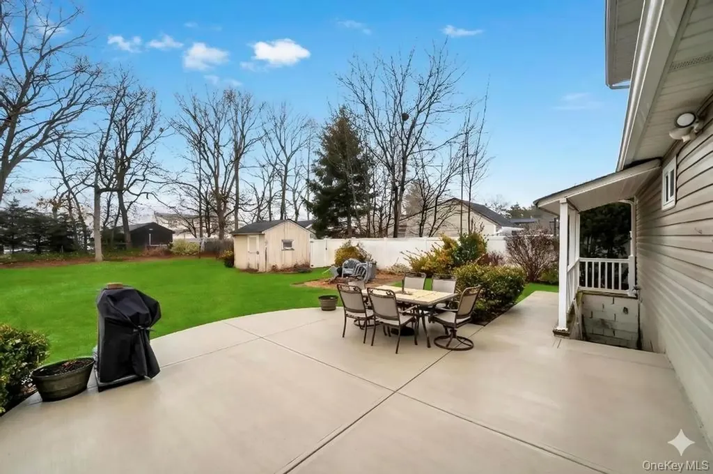 159 Dawn Drive Centereach NY 11720