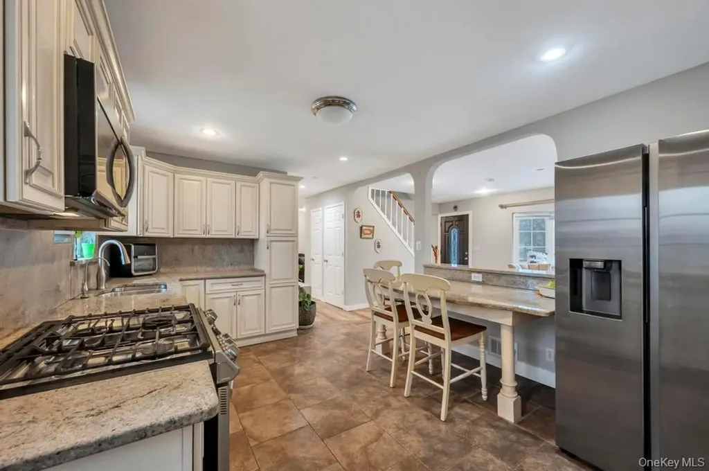 159 Dawn Drive Centereach NY 11720