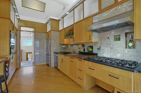 136 Furnace Woods Road Cortlandt Manor NY 10567