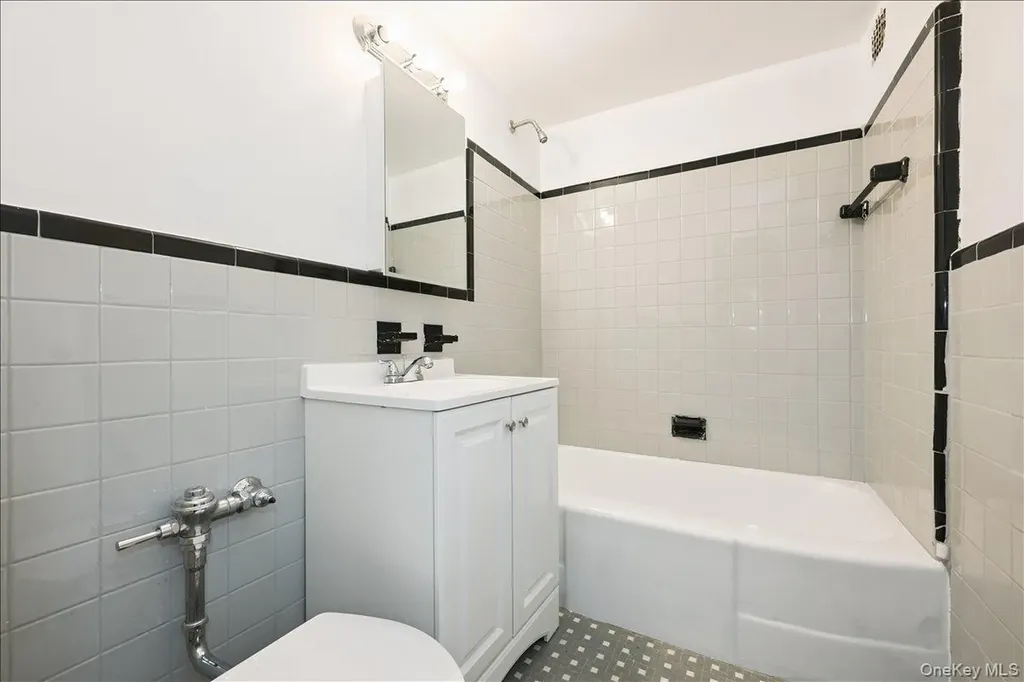 110-45 Queens Forest Hills NY 11375