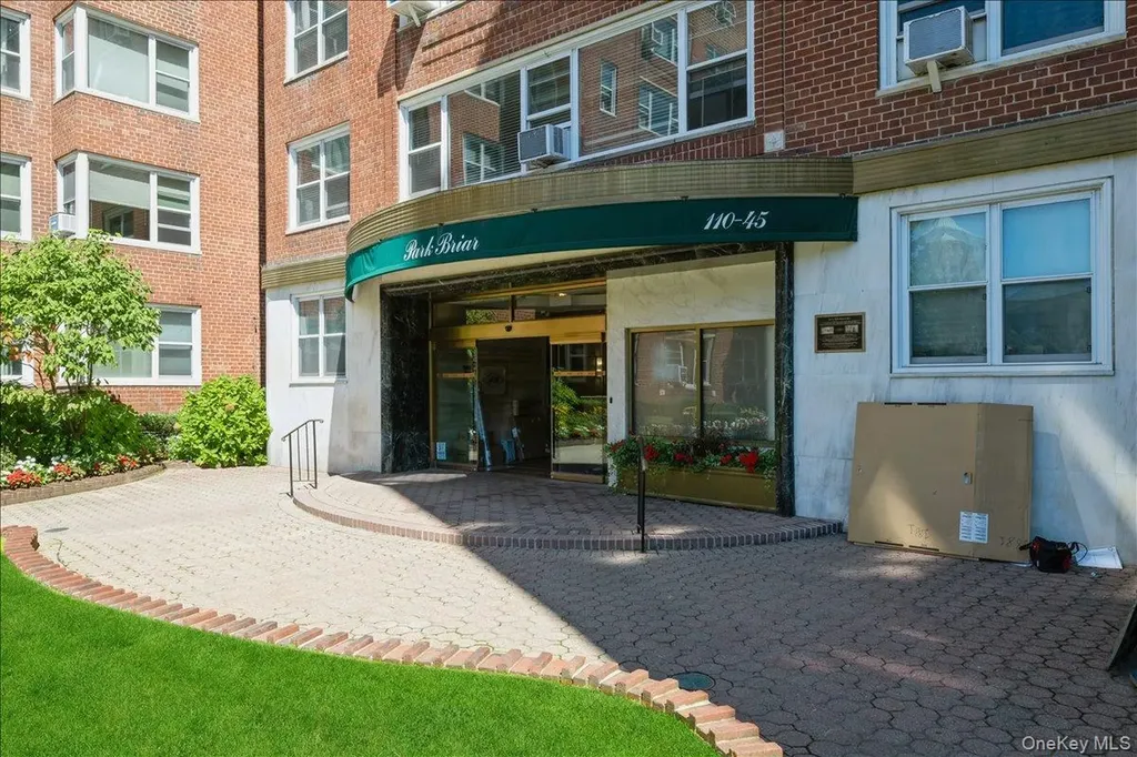 110-45 Queens Forest Hills NY 11375
