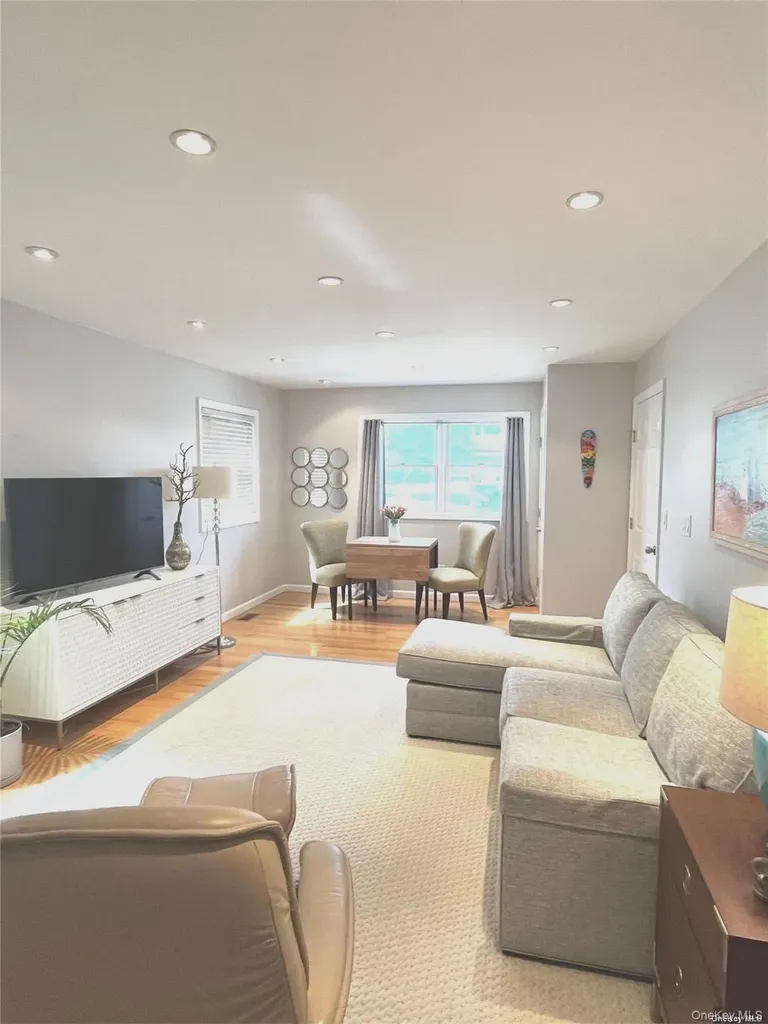 442 E Beech Street Long Beach NY 11561