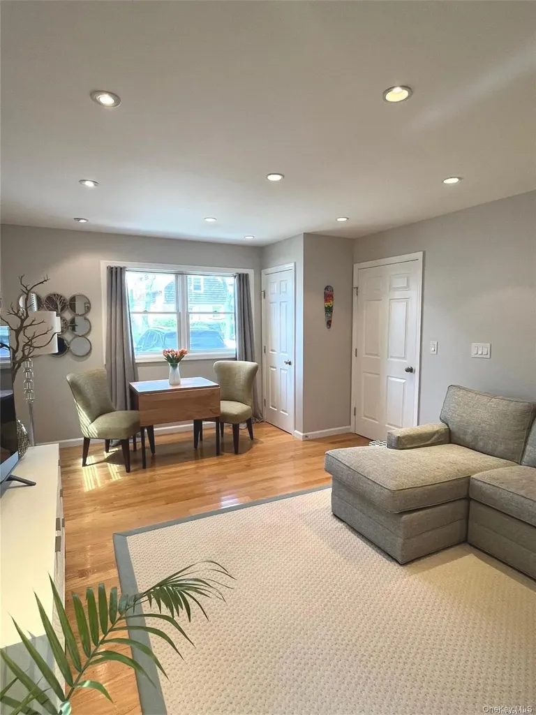 442 E Beech Street Long Beach NY 11561