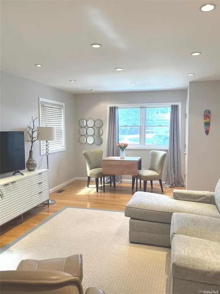 442 E Beech Street Long Beach NY 11561
