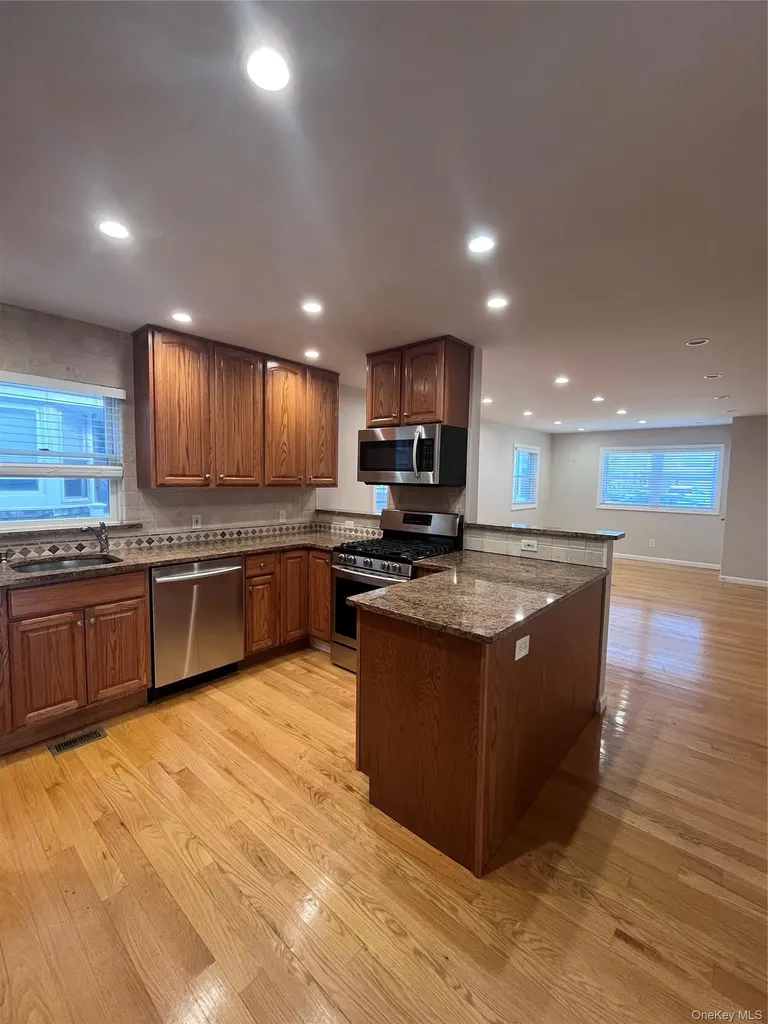 442 E Beech Street Long Beach NY 11561