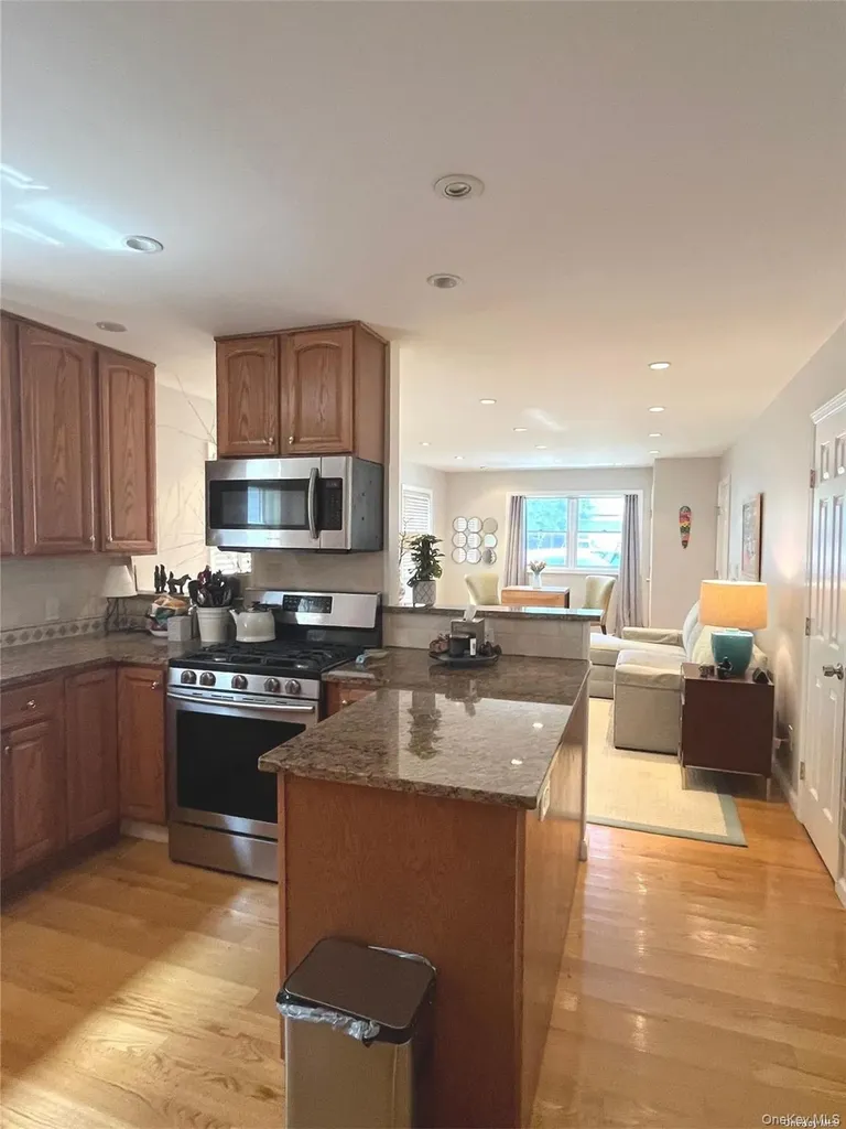 442 E Beech Street Long Beach NY 11561