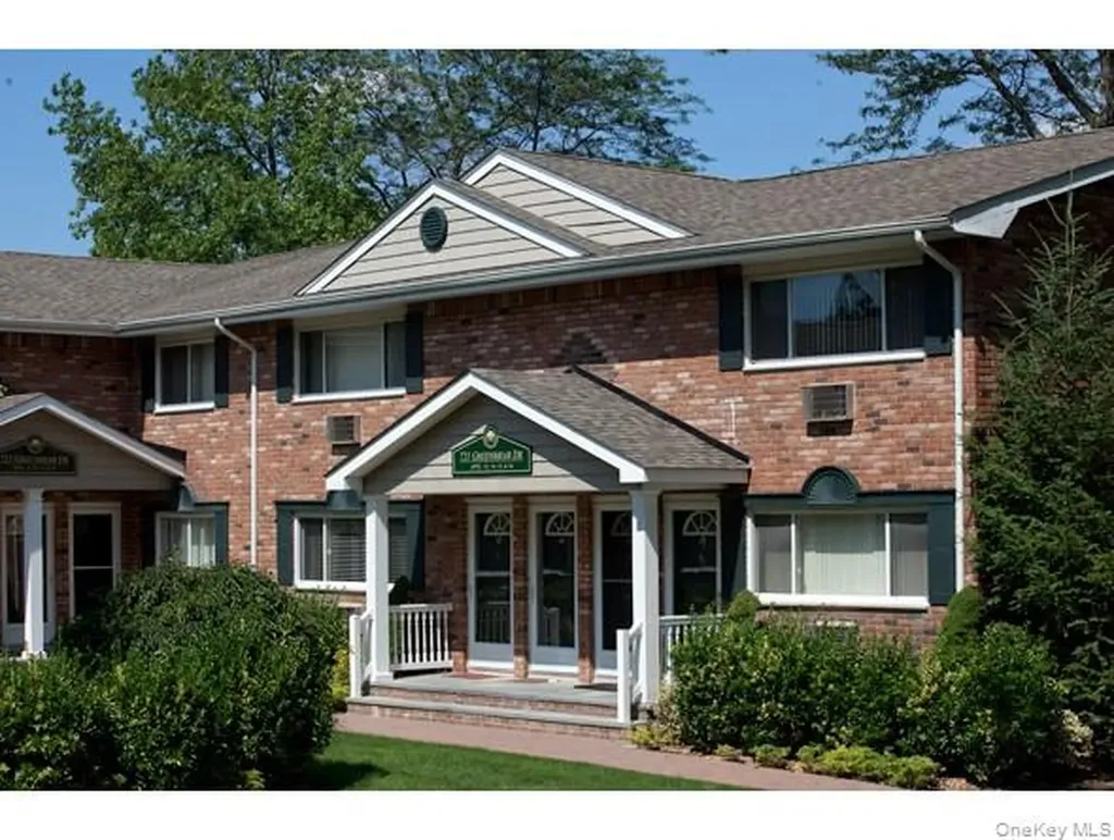 25 Westgate Drive Bohemia NY 11716