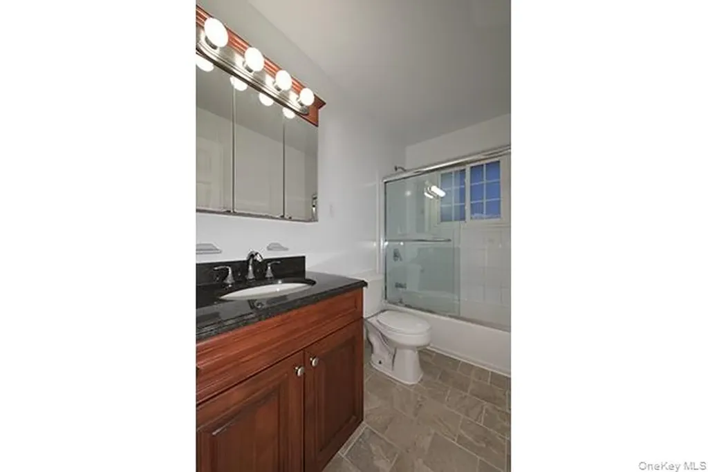 25 Westgate Drive Bohemia NY 11716