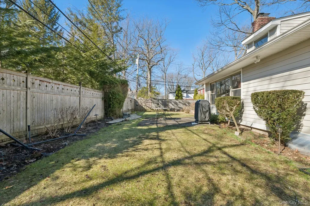 6 Saint George Road Great Neck NY 11021