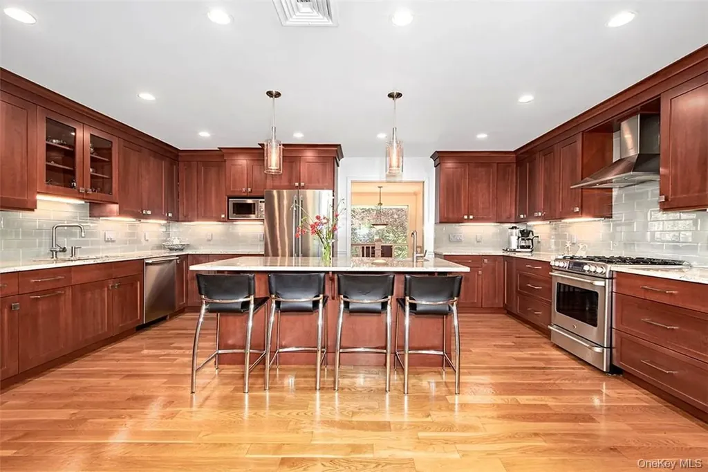 21 Douglas Circle Rye NY 10580