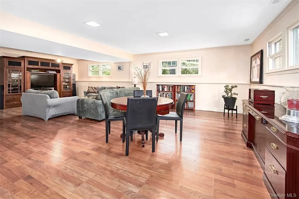 21 Douglas Circle Rye NY 10580