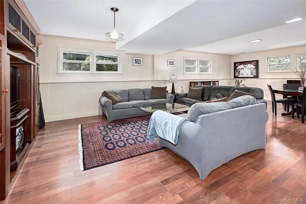 21 Douglas Circle Rye NY 10580