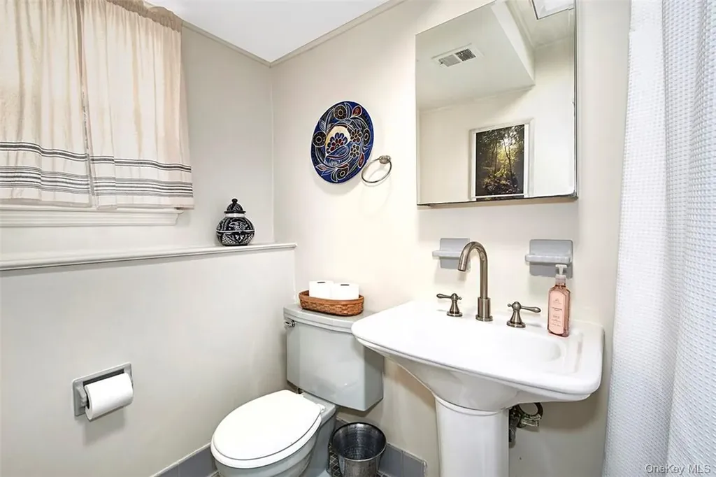 21 Douglas Circle Rye NY 10580