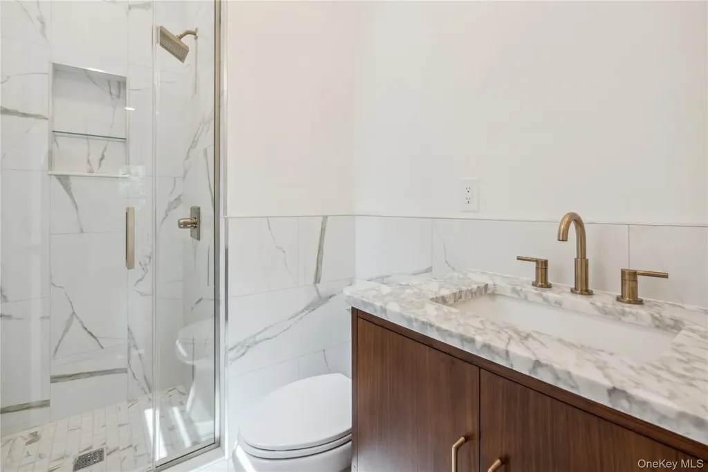27 Belmont Circle Syosset NY 11791