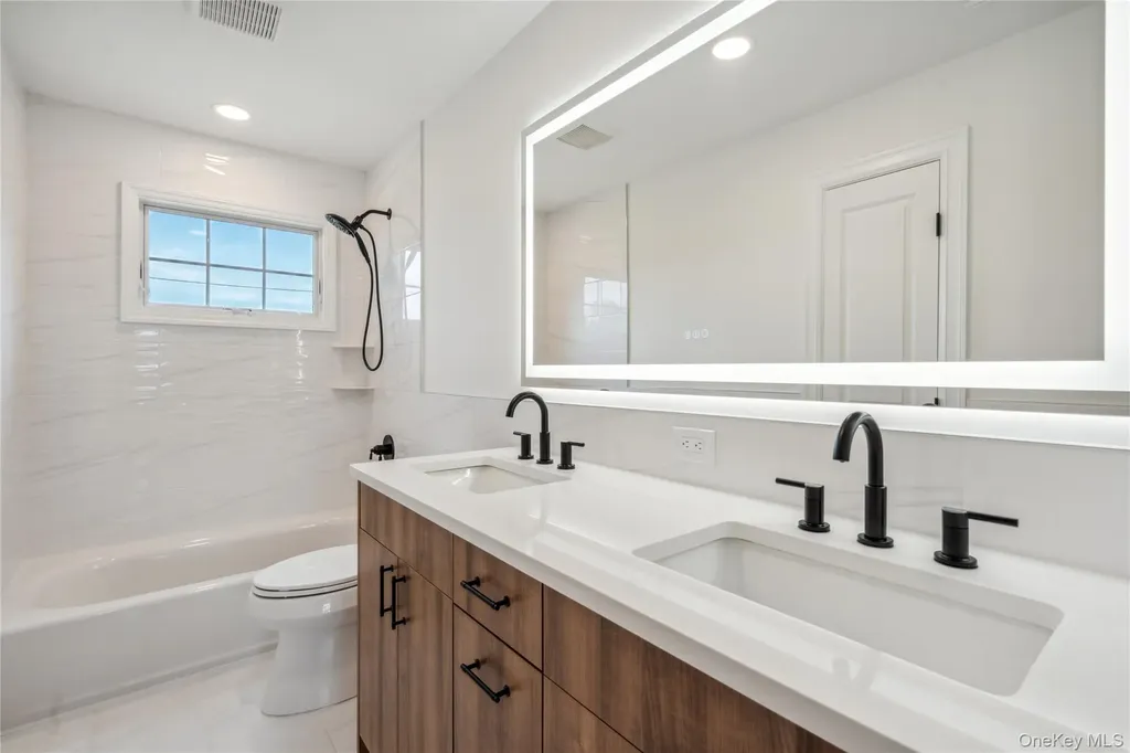 27 Belmont Circle Syosset NY 11791