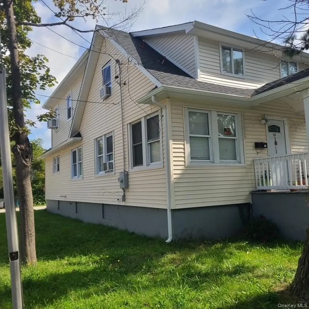10 Ross Avenue Bay Shore NY 11706