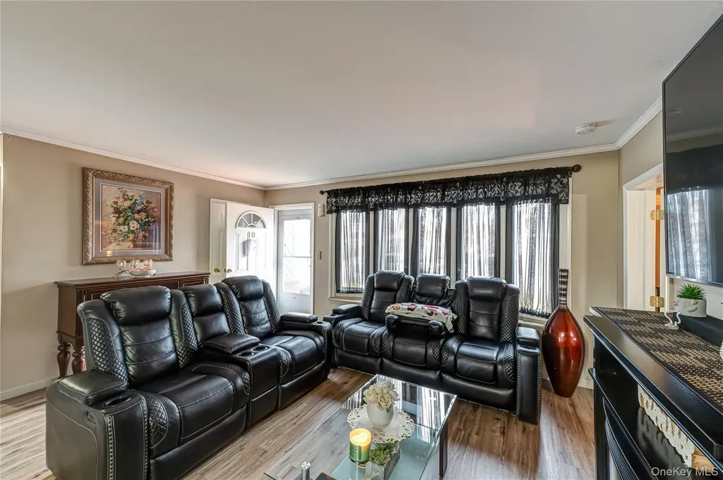 10 Sinclair Drive Greenlawn NY 11740
