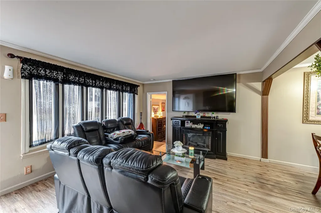 10 Sinclair Drive Greenlawn NY 11740