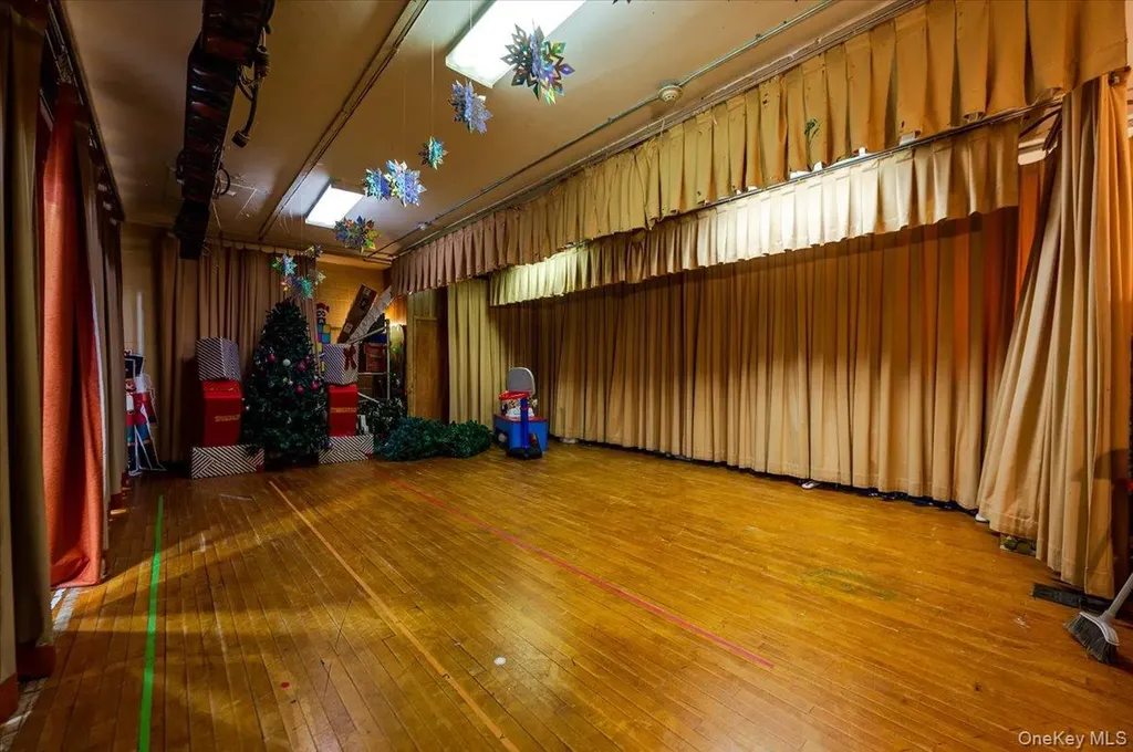 1346 Broadway Hewlett NY 11557