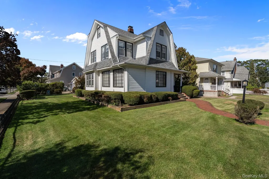 29 Summit Avenue Lynbrook NY 11563