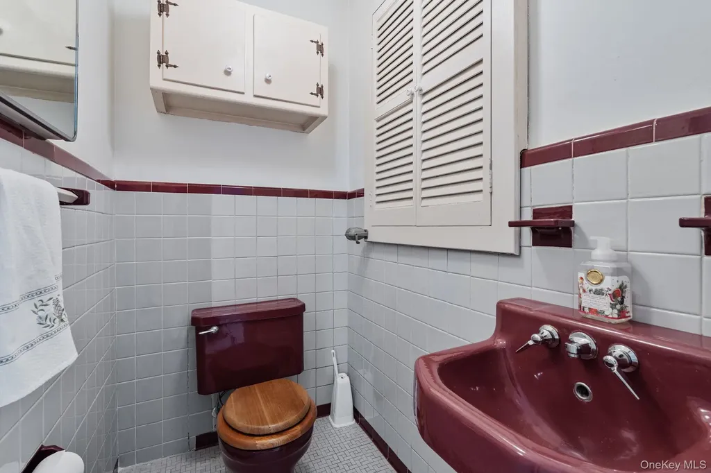 29 Summit Avenue Lynbrook NY 11563