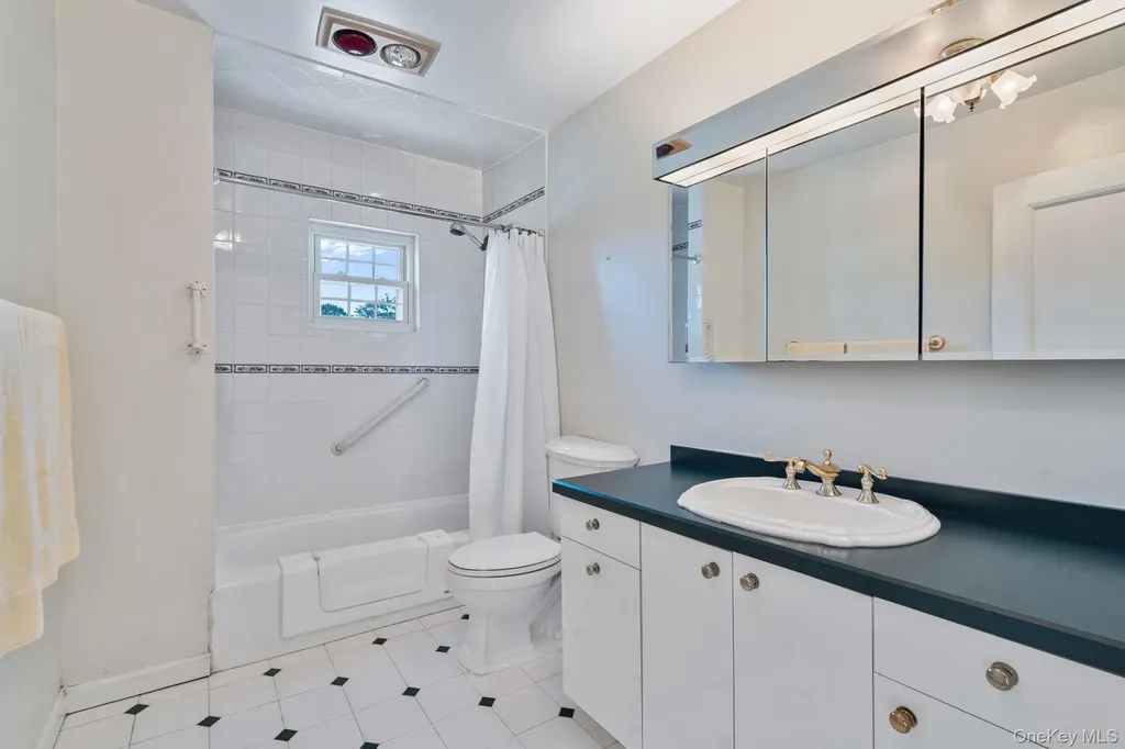 29 Summit Avenue Lynbrook NY 11563
