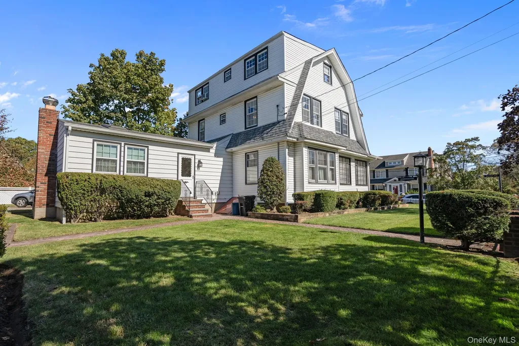 29 Summit Avenue Lynbrook NY 11563
