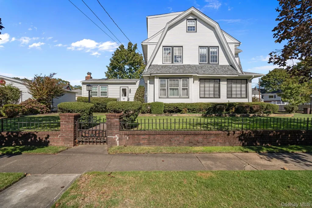 29 Summit Avenue Lynbrook NY 11563