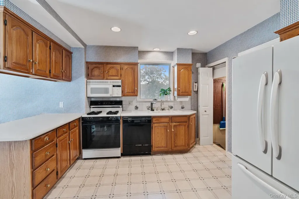 29 Summit Avenue Lynbrook NY 11563
