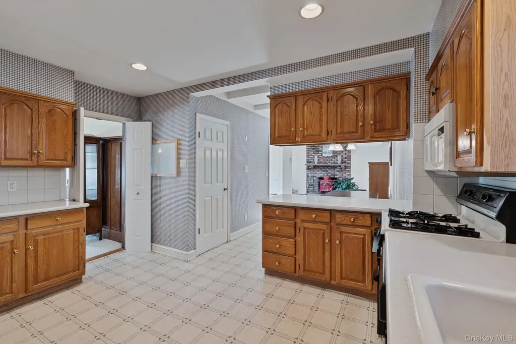 29 Summit Avenue Lynbrook NY 11563