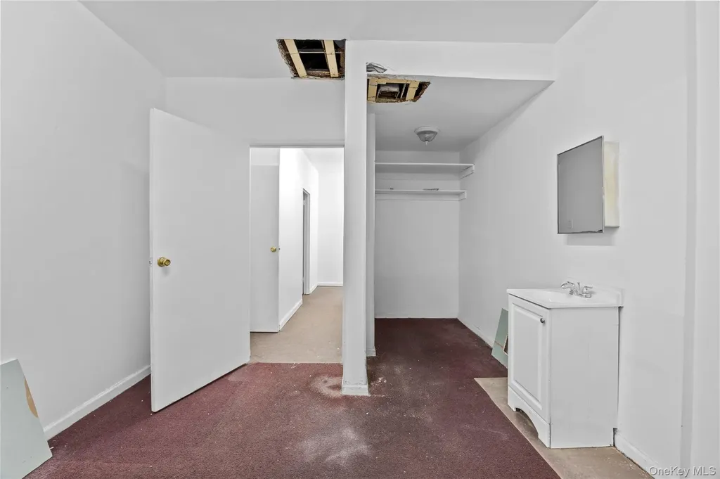 15611 Aguilar Avenue Flushing NY 11367