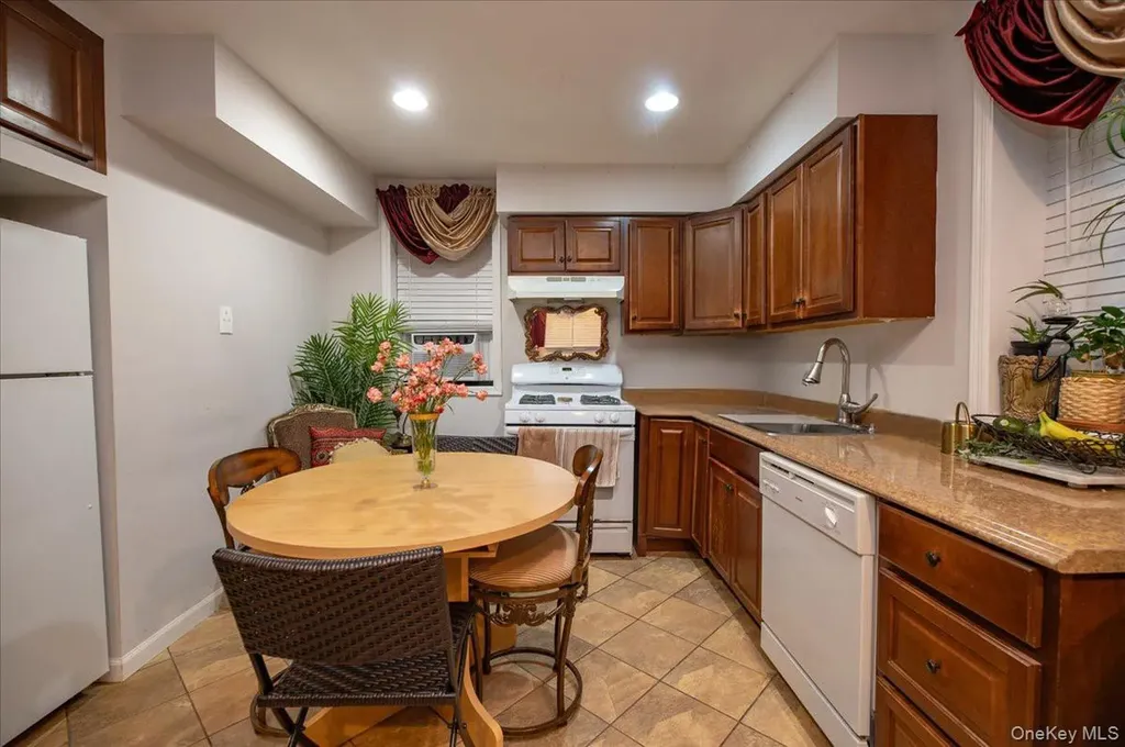 28 E Catherine Street Nyack NY 10960