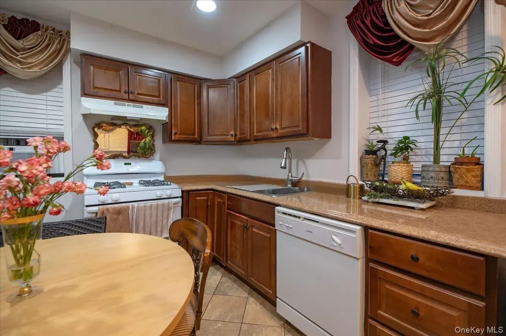 28 E Catherine Street Nyack NY 10960